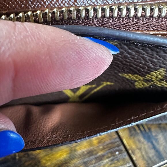 Louis Vuitton Vintage Monogram Long Wallet - Picture 12 of 12